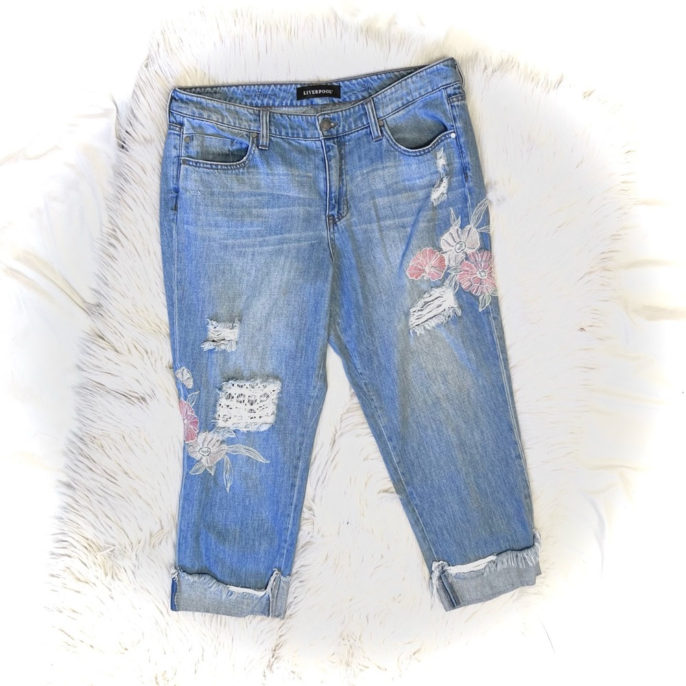 🌸 Cropped and cuffed boyfriend jeans 🌸